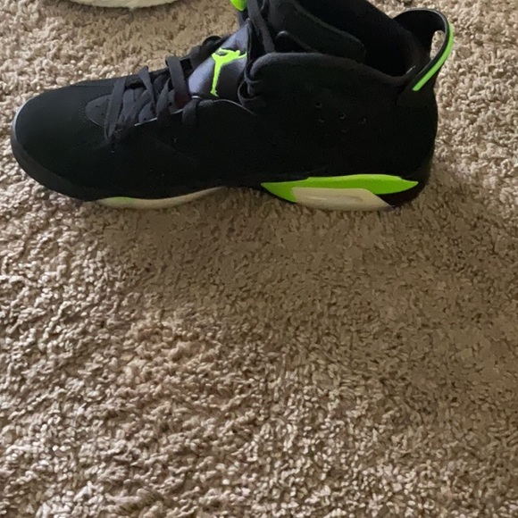 Retro Jordan 6’s Electric Green - Picture 5 of 7